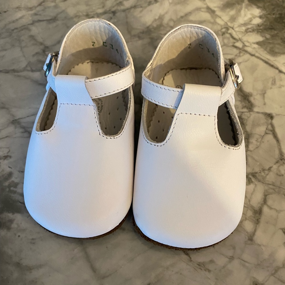 Dondolo baby shoes- size 2- white- worn 2x